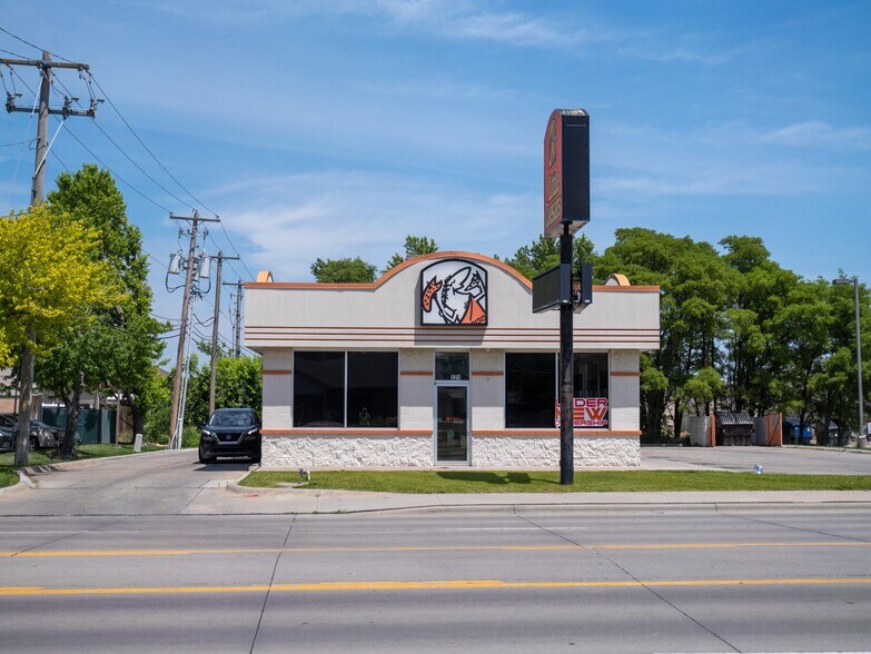 More Photos Of 221 W 39th St, Kearney General Retail For Sale