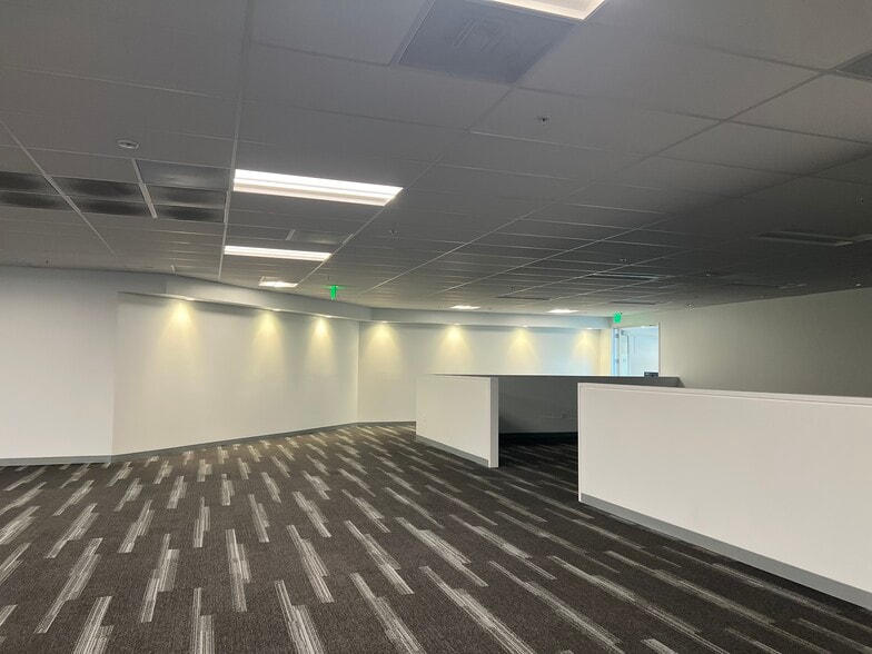 More Photos Of 18635 Sutter Blvd, Morgan Hill Research And Development For Lease