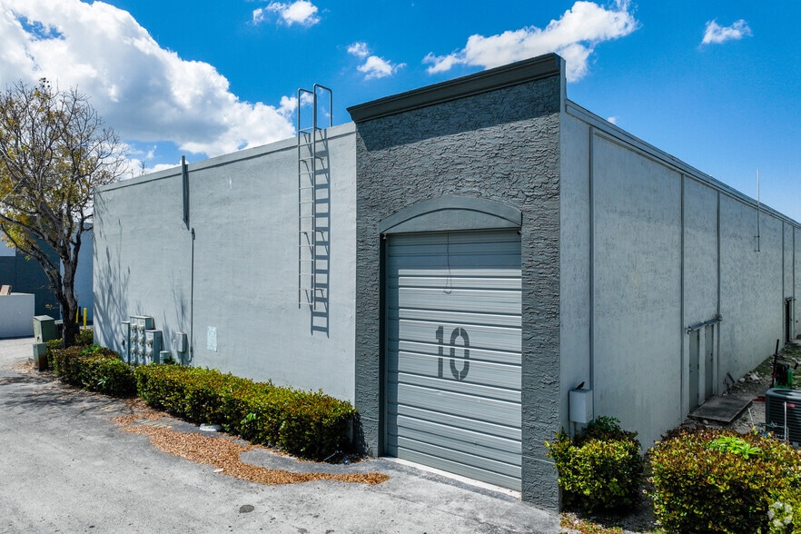 More Photos Of 3130 W 84th St, Hialeah Warehouse For Lease