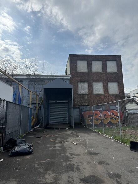 More Photos Of 269-271 Mount Pleasant Ave, Newark Warehouse For Lease