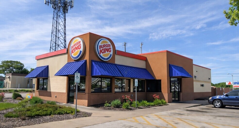 Primary Photo Of 5812 W Lisbon Ave, Milwaukee Fast Food For Lease