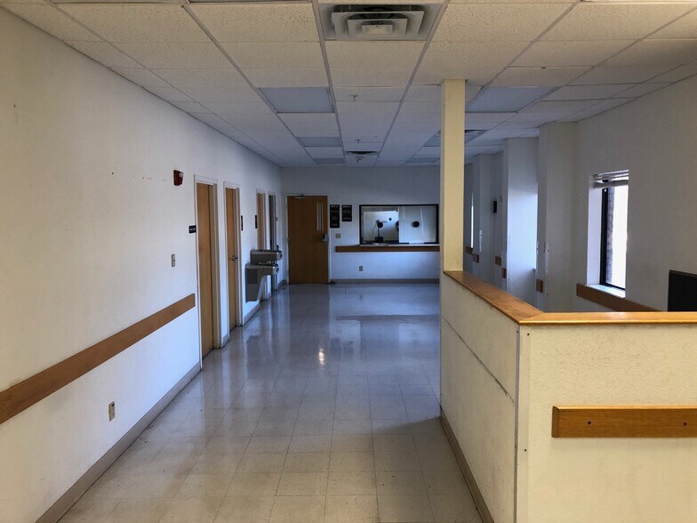 More Photos Of 2720 Shepherd Of The Hills Expy, Branson Office For Lease