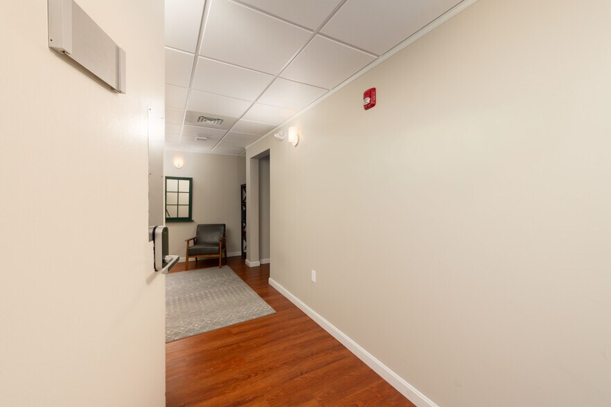 More Photos Of 1842 Beacon St, Brookline Medical For Sale