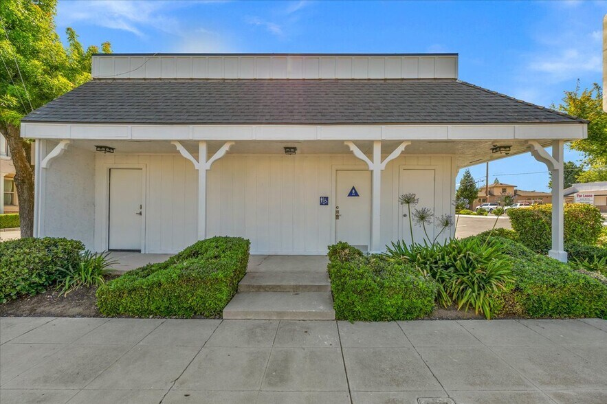 More Photos Of 324-330 Bullard Ave, Clovis Office For Sale