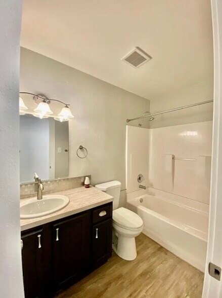 More Photos Of 1520 D St, Floresville Apartments For Sale