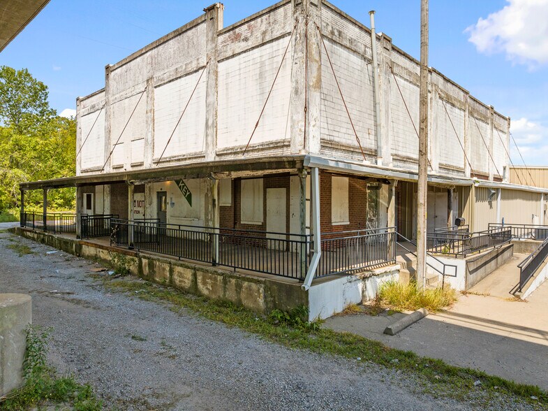 More Photos Of 713 E Austin Blvd, Nevada Warehouse For Lease