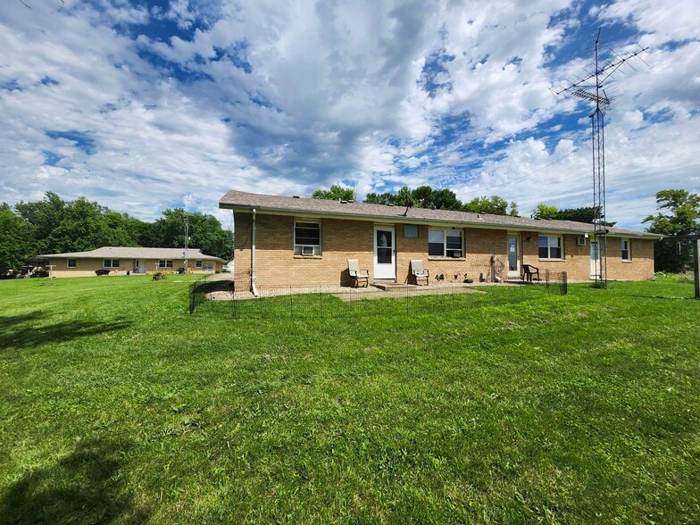 More Photos Of 204 3rd St SW, Rake Apartments For Sale