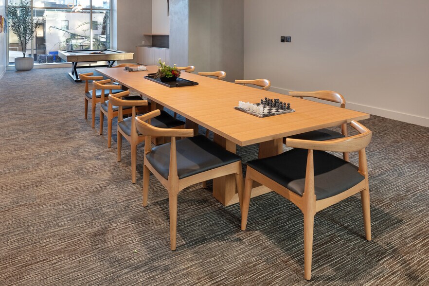 More Photos Of 2 Bethesda Metro Ctr, Bethesda Office For Lease