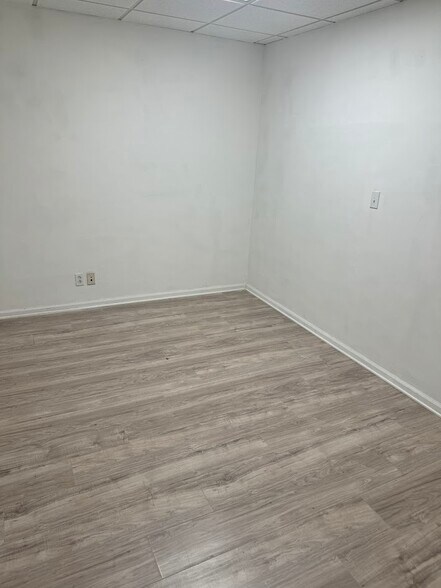 More Photos Of 16824-16828 Kercheval Pl, Grosse Pointe Freestanding For Lease