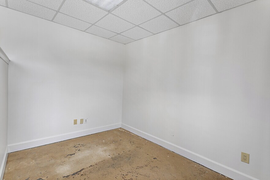More Photos Of 2000 - 2310 Sawgrass Village Dr, Ponte Vedra Beach Office For Sale