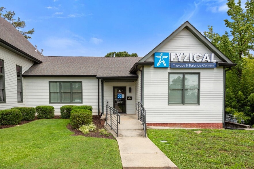 More Photos Of 5576 Peachtree Rd, Atlanta Storefront Retail Office For Lease