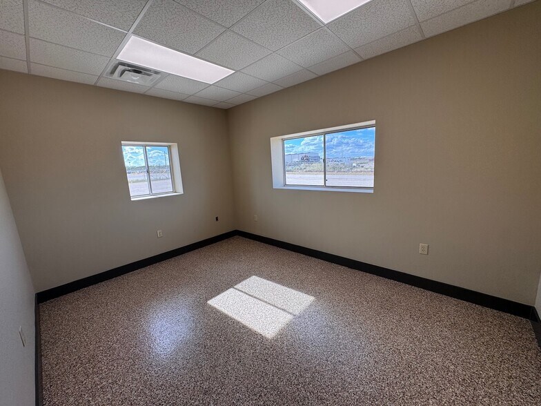 More Photos Of 772 County Road 429, Pleasanton Distribution For Lease