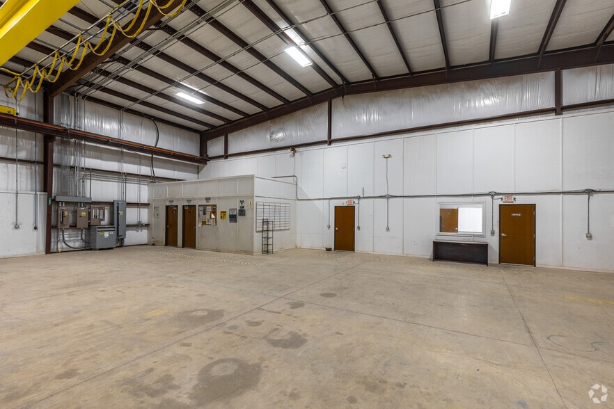 More Photos Of 10712 W County Road 77, Midland Service For Lease