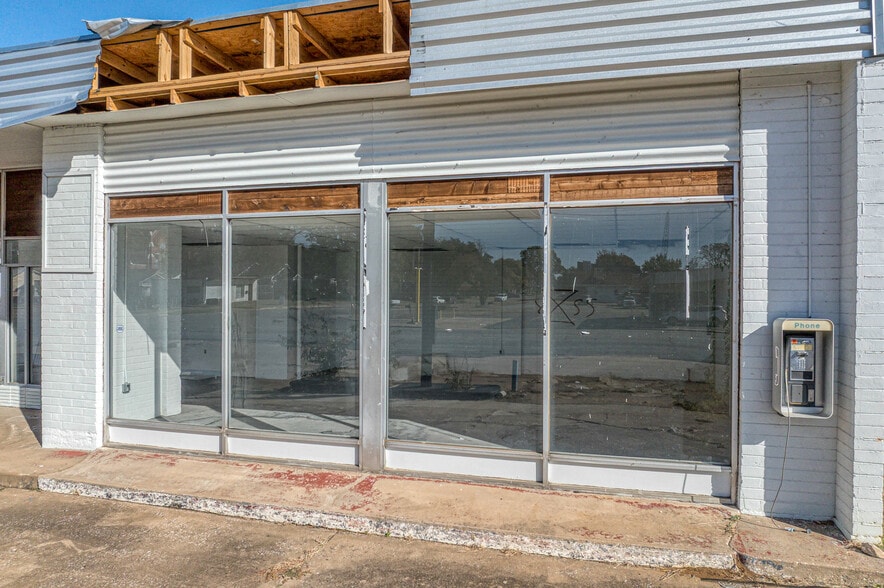 More Photos Of 212 N Austin Ave, Denison Bank For Sale