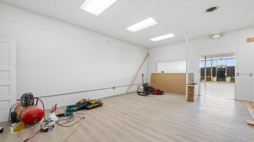 More Photos Of 121 Naches ave, Selah Storefront For Sale