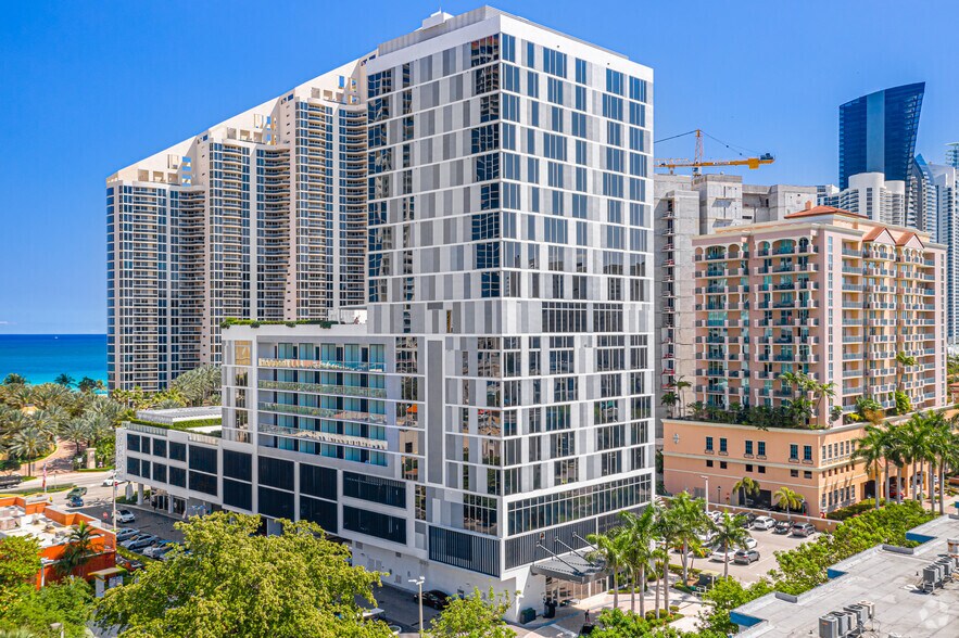 Primary Photo Of 17700 Collins Ave, Sunny Isles Beach Hotel For Lease