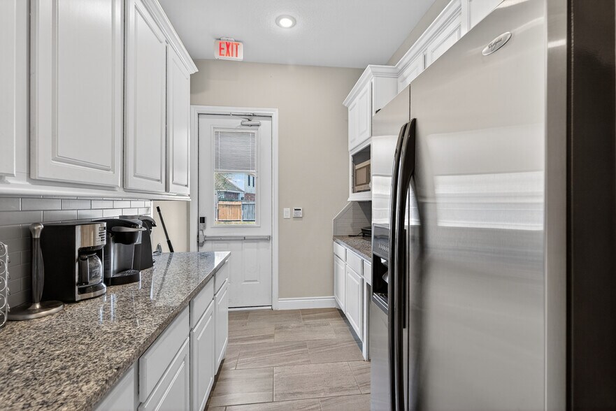 More Photos Of 32400 SH 249, Pinehurst Office For Sale