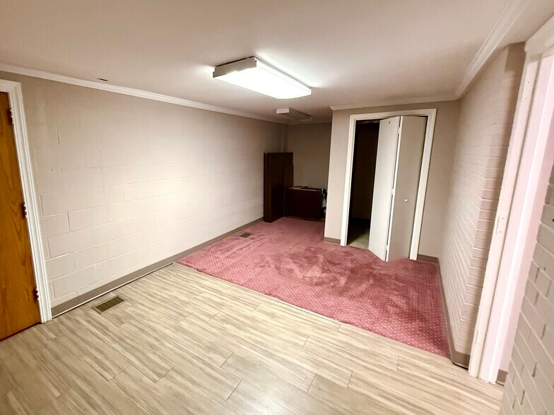 More Photos Of 108 S Main St, Madisonville Office Residential For Sale