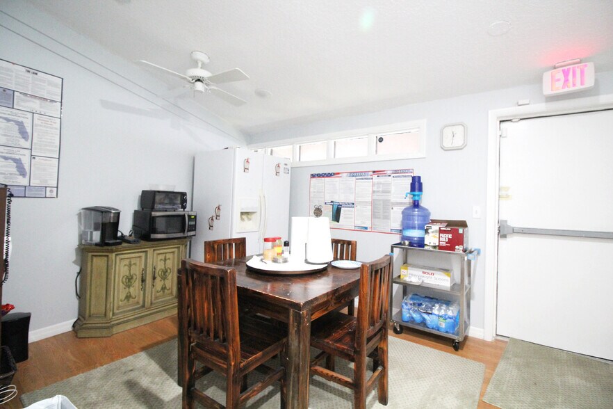 More Photos Of 4131 University Blvd S, Jacksonville Medical For Lease