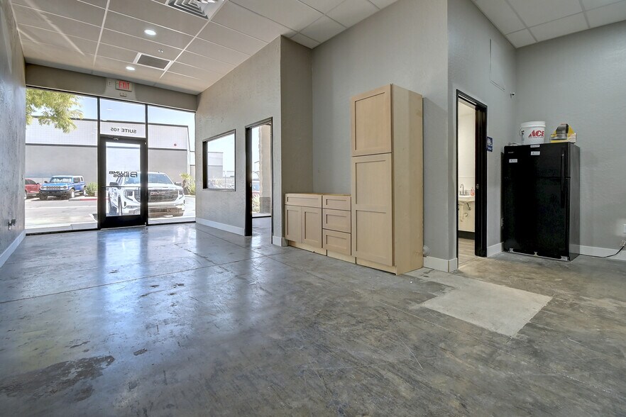 More Photos Of 7107 E Southern Ave, Mesa Warehouse For Lease