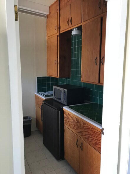 More Photos Of 400 155th Hwy, Lake Isabella Hotel For Sale