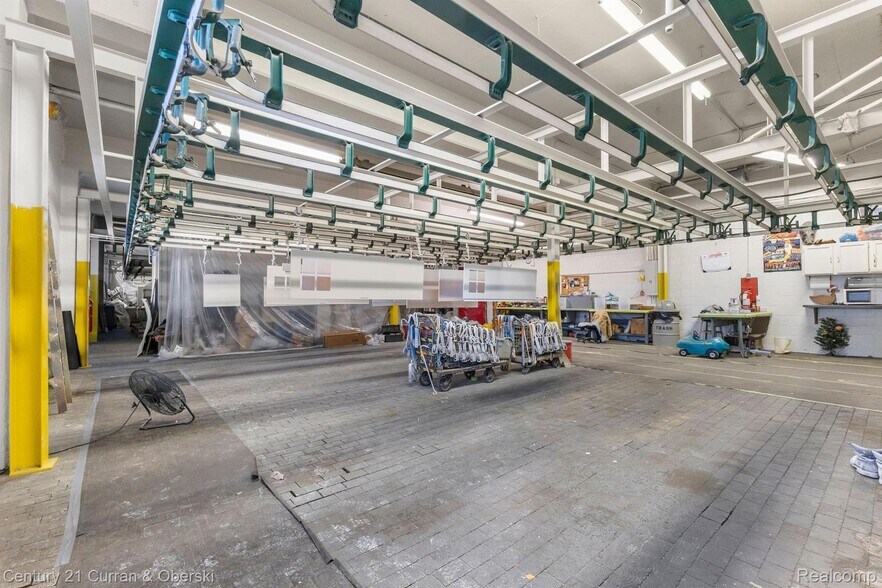 More Photos Of 12357 E Eight Mile Rd, Warren Warehouse For Sale
