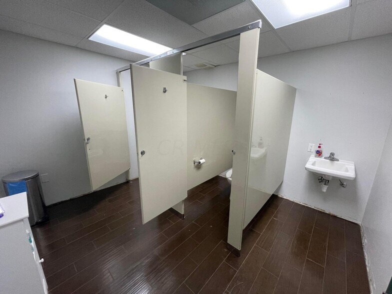 More Photos Of 15812 State Route 56 W, Mount Sterling Light Distribution For Sale