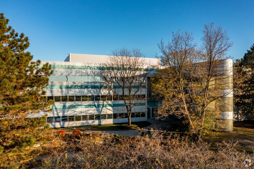 More Photos Of 1607 E Big Beaver Rd, Troy Office Residential For Lease