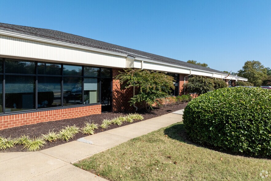 More Photos Of 125 Comet Dr, Centreville Office For Sale