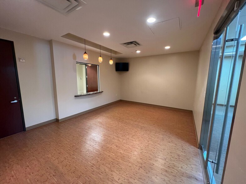 More Photos Of 3060 Communications Pky, Plano Medical For Lease
