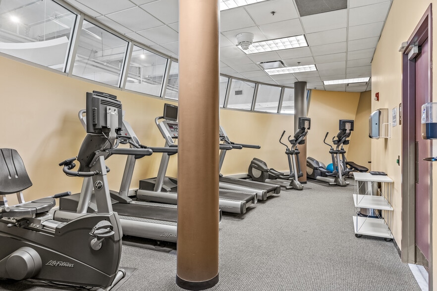 More Photos Of 75 Sylvan St, Danvers Unknown For Lease