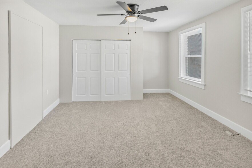 More Photos Of 302 N High St, Belleville Freestanding For Sale