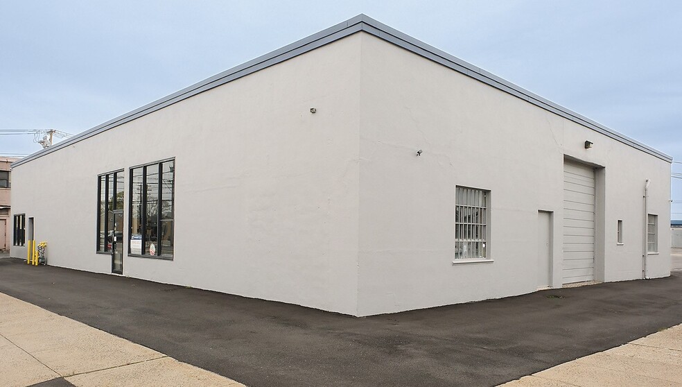 Primary Photo Of 35-37 17th St, Hicksville Freestanding For Lease