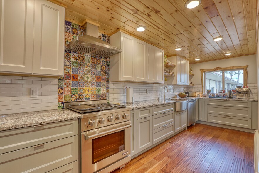 More Photos Of 10429 State Road 27, Hayward Hotel For Sale