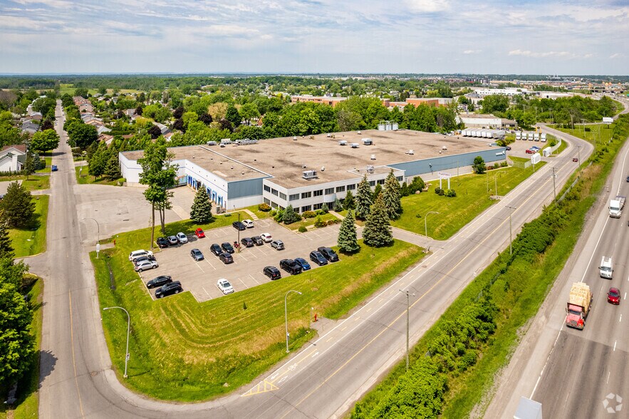 More Photos Of 1821-1825 Boul Lionel-Bertrand, Boisbriand Manufacturing For Lease