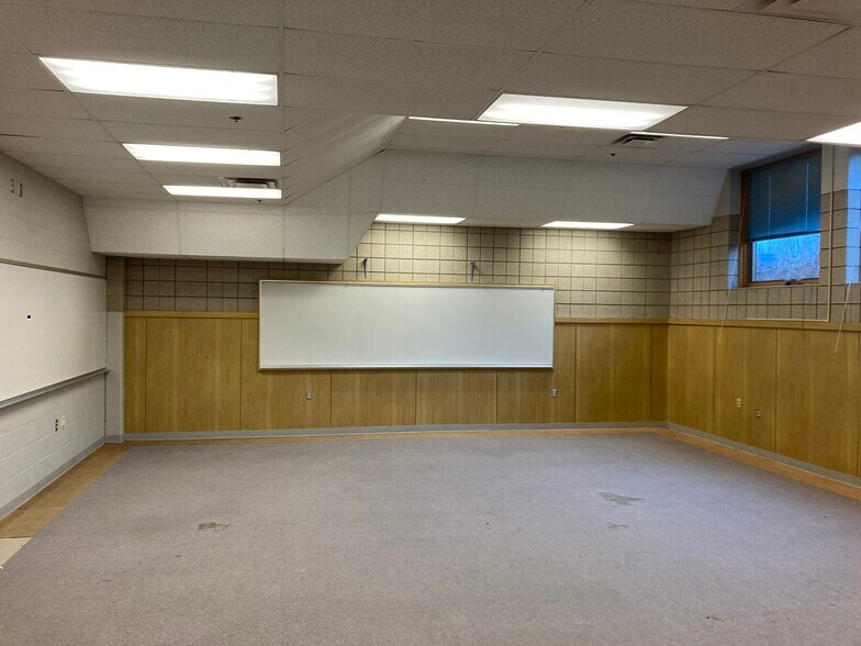 More Photos Of 802 E Central Entrance, Duluth Schools For Lease