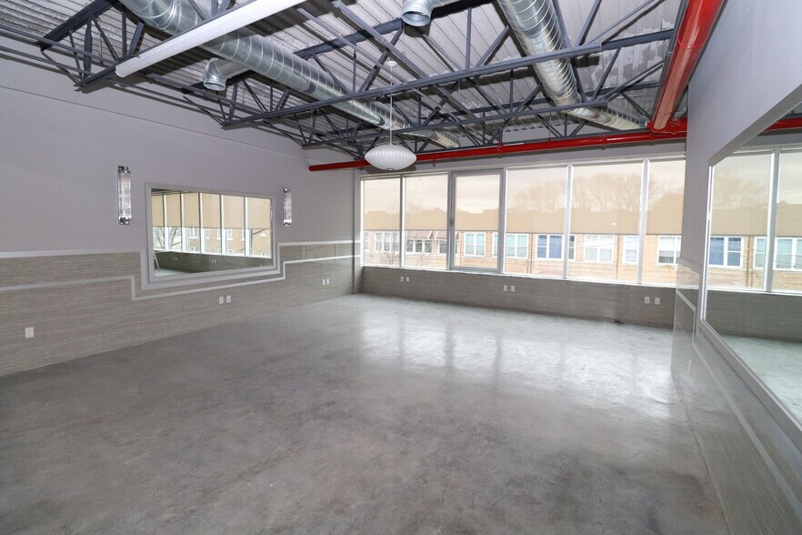 More Photos Of 6425 Central Ave, Glendale Light Manufacturing For Lease