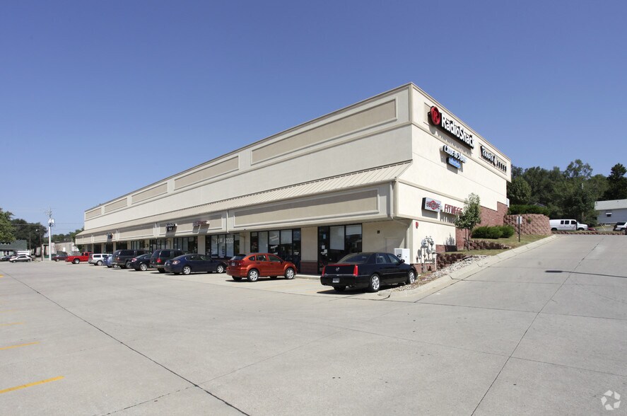 More Photos Of 1901 Hamilton Blvd, Sioux City General Retail For Sale