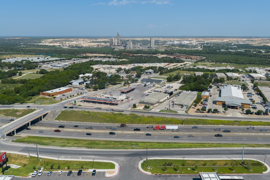 More Photos Of 4312 I 35 N Frontage rd, New Braunfels Distribution For Lease
