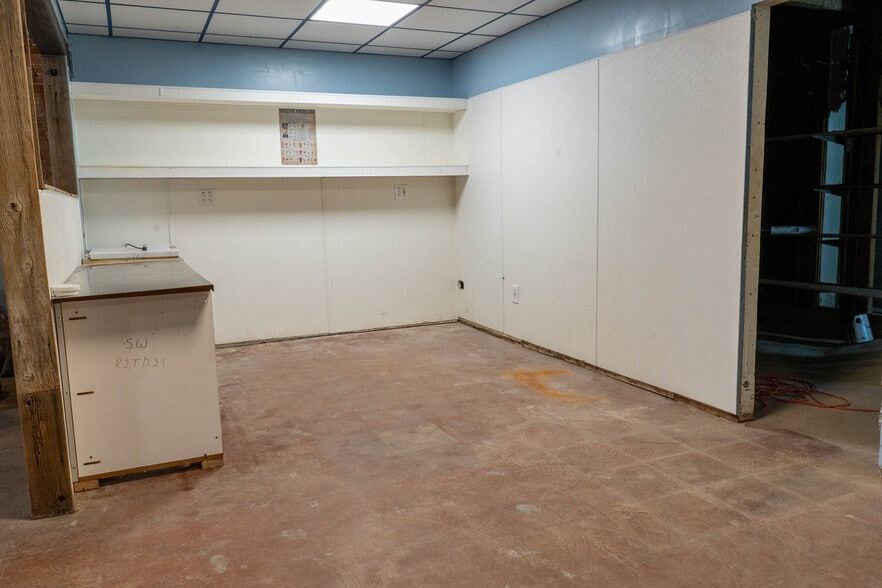 More Photos Of 110 E Clark St, Bartlett General Retail For Sale