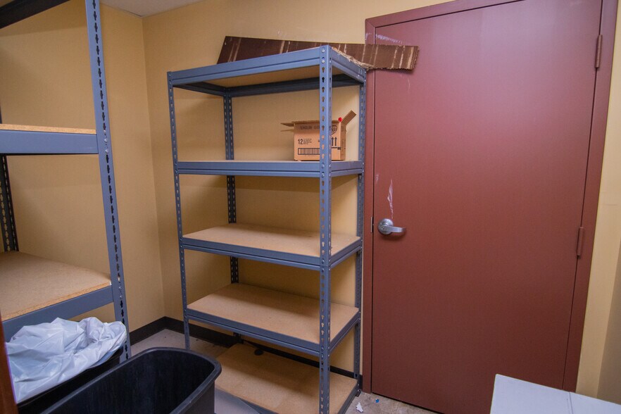 More Photos Of 1439 Sunset Blvd, Steubenville Flex For Sale