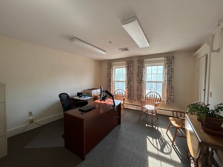 More Photos Of 87 Washington St, Conway Office For Sale