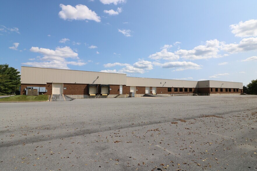 More Photos Of 6575 Snowdrift Rd, Allentown Flex For Sale