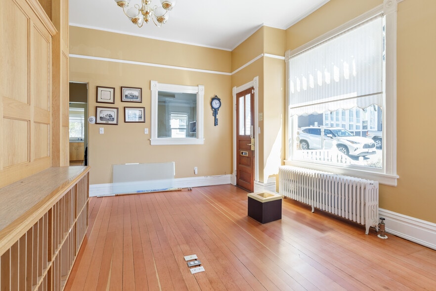 More Photos Of 1199 SE Dock St, Oak Harbor General Retail For Sale