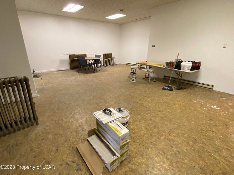 More Photos Of 578 Main St, Sugar Notch Flex For Sale