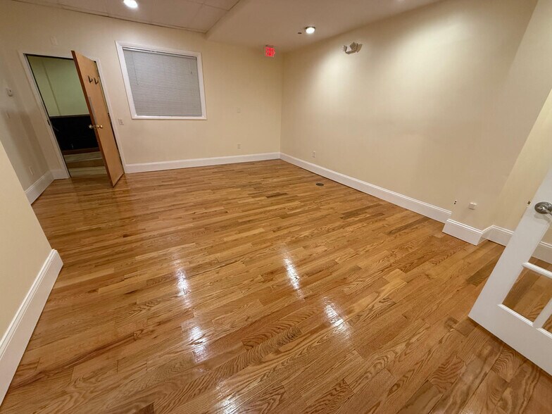More Photos Of 288 Walnut St, Newton Office For Lease