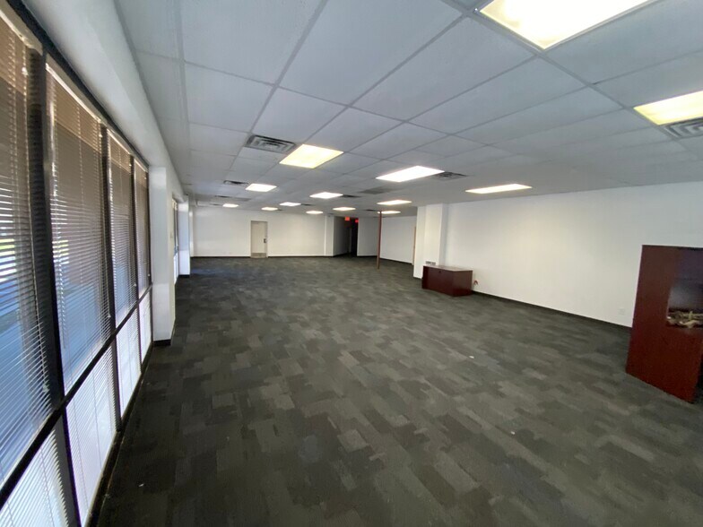 More Photos Of 1422 E 71st St, Tulsa Unknown For Lease