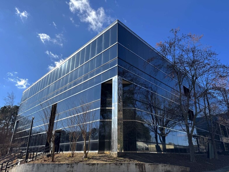 More Photos Of 3003 Chamblee Tucker Rd, Atlanta Office For Sale