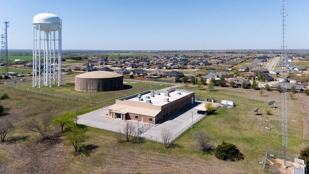 More Photos Of 9802 N Morgan Rd, Yukon Office For Sale