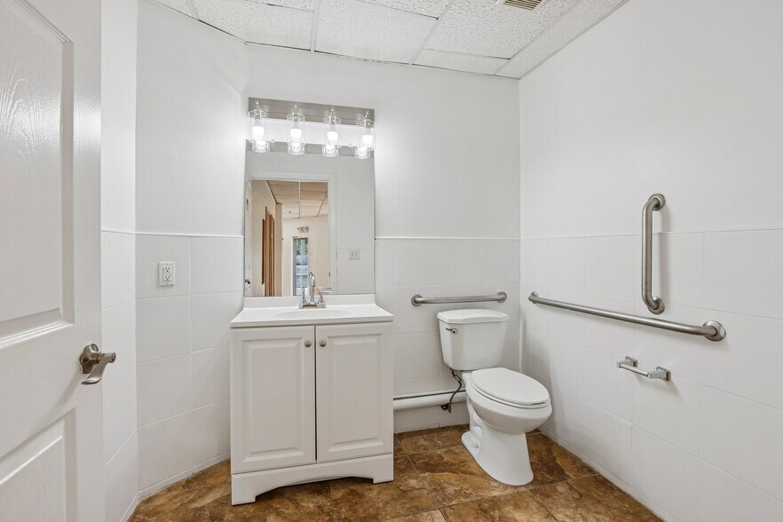 More Photos Of 825-829 Rt-5, Ridgefield General Retail For Lease